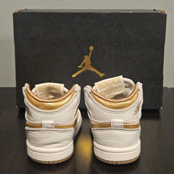 Nike Jordan 1 Retro High Top OG White N Gold 2c - Picture 3 of 9
